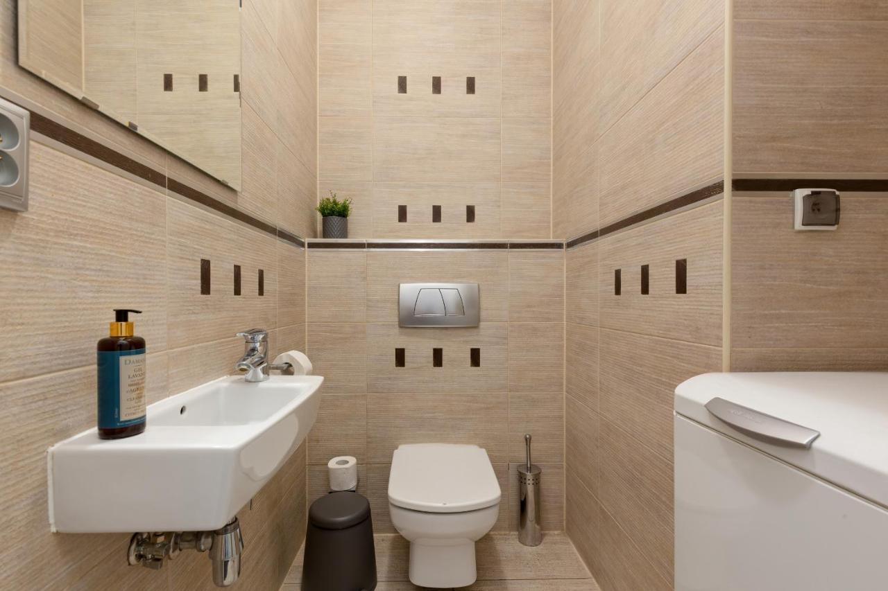 Residence On Wspolna Str. Apartment Warsaw By Renters Exteriör bild