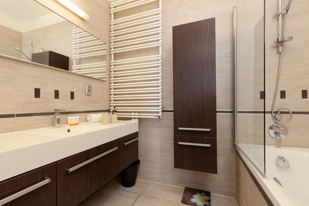Residence On Wspolna Str. Apartment Warsaw By Renters Exteriör bild