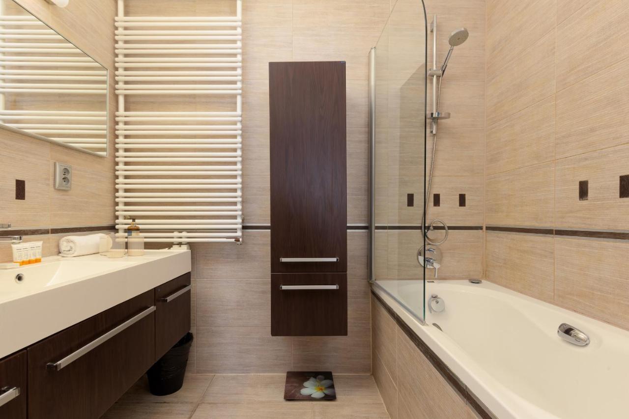 Residence On Wspolna Str. Apartment Warsaw By Renters Exteriör bild
